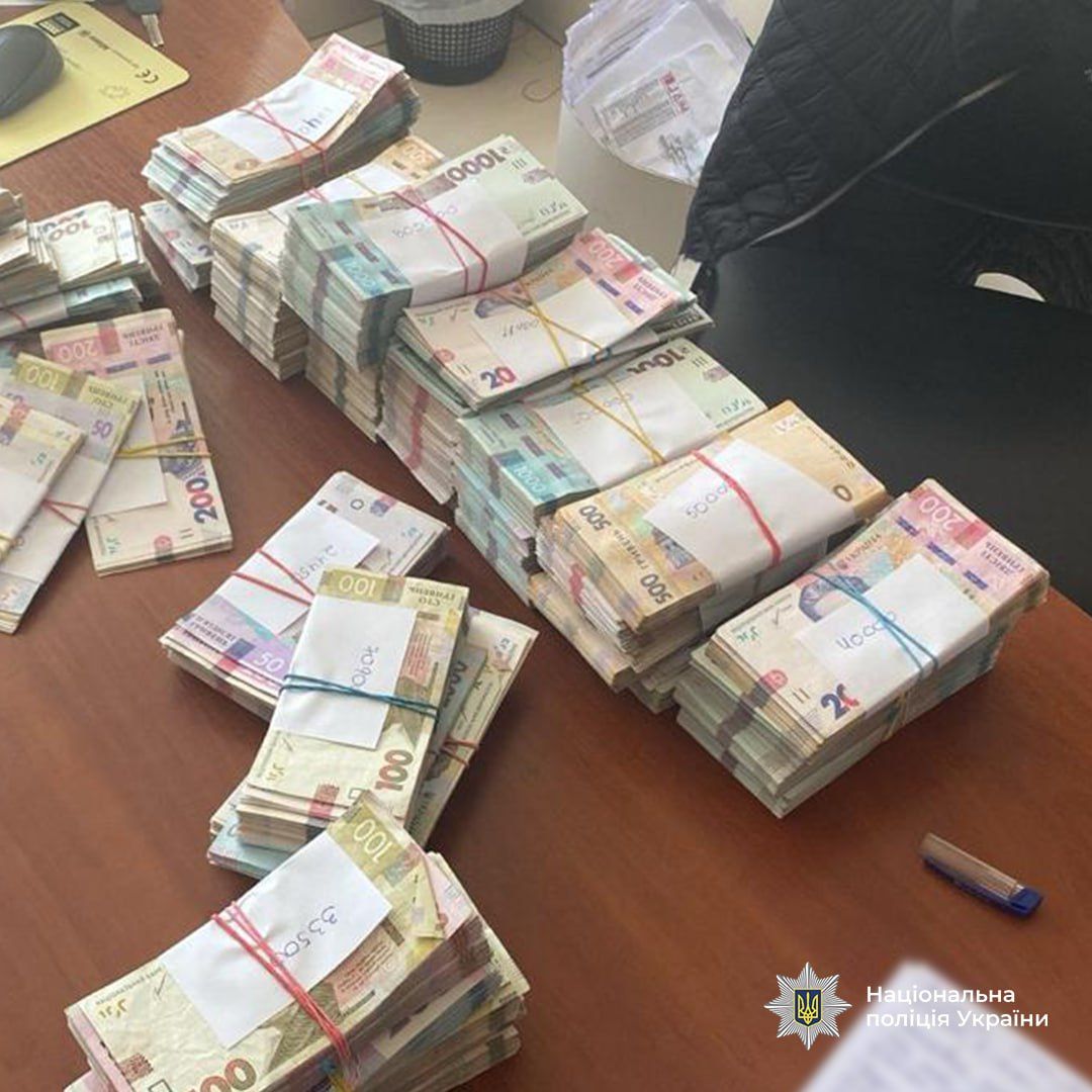 Вилучені під час обшуку гроші