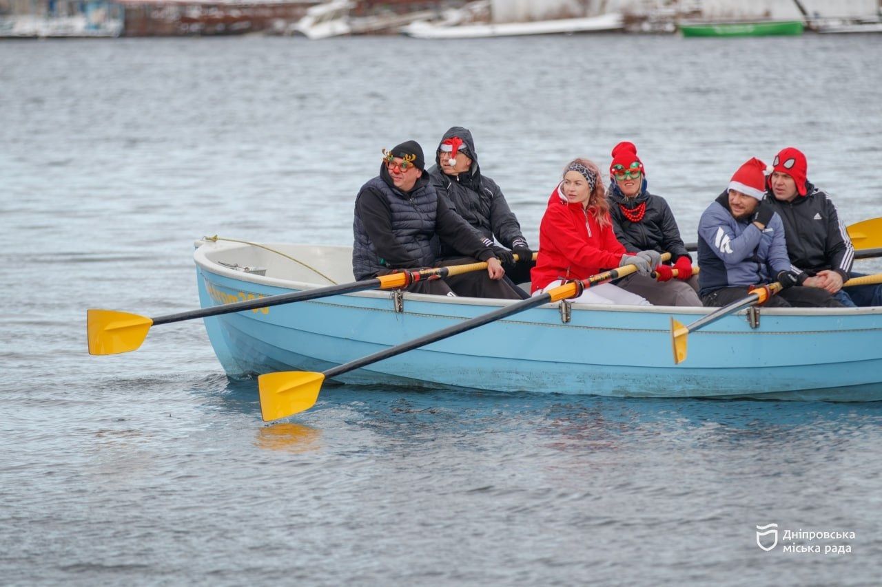 В Днепре прошел костюмированный карнавал на воде: как это было
