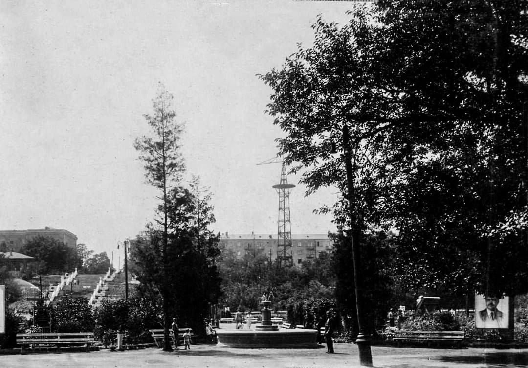 Территория парка. Фото из коллекции В. Усенко