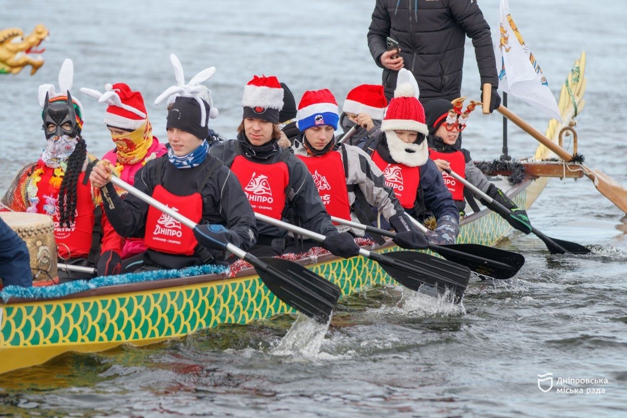 В Днепре прошел костюмированный карнавал на воде: как это было