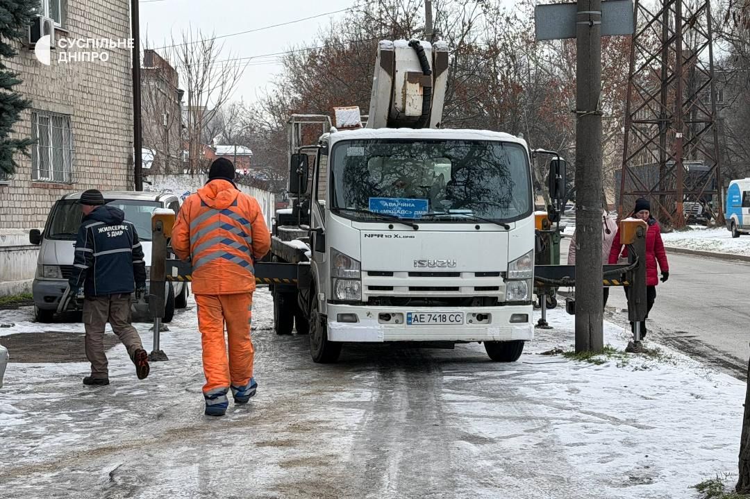Вилетіли вікна: стали відомі нові дані про наслідки атаки на Дніпро