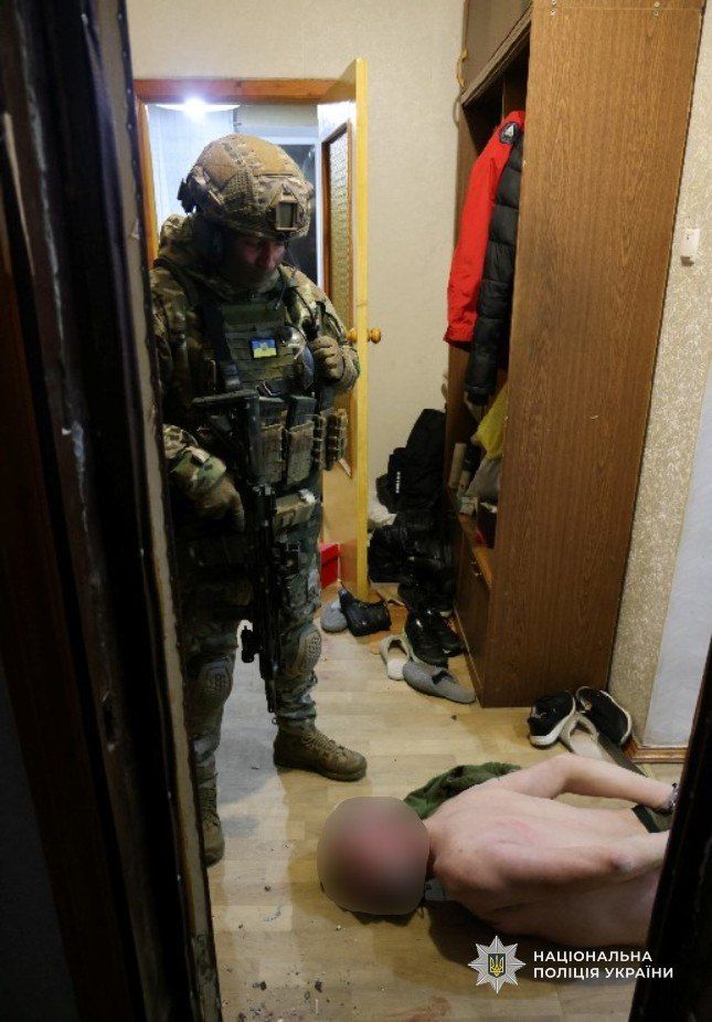КОРДівці штурмували квартиру, де чоловік зачинився із заручницею