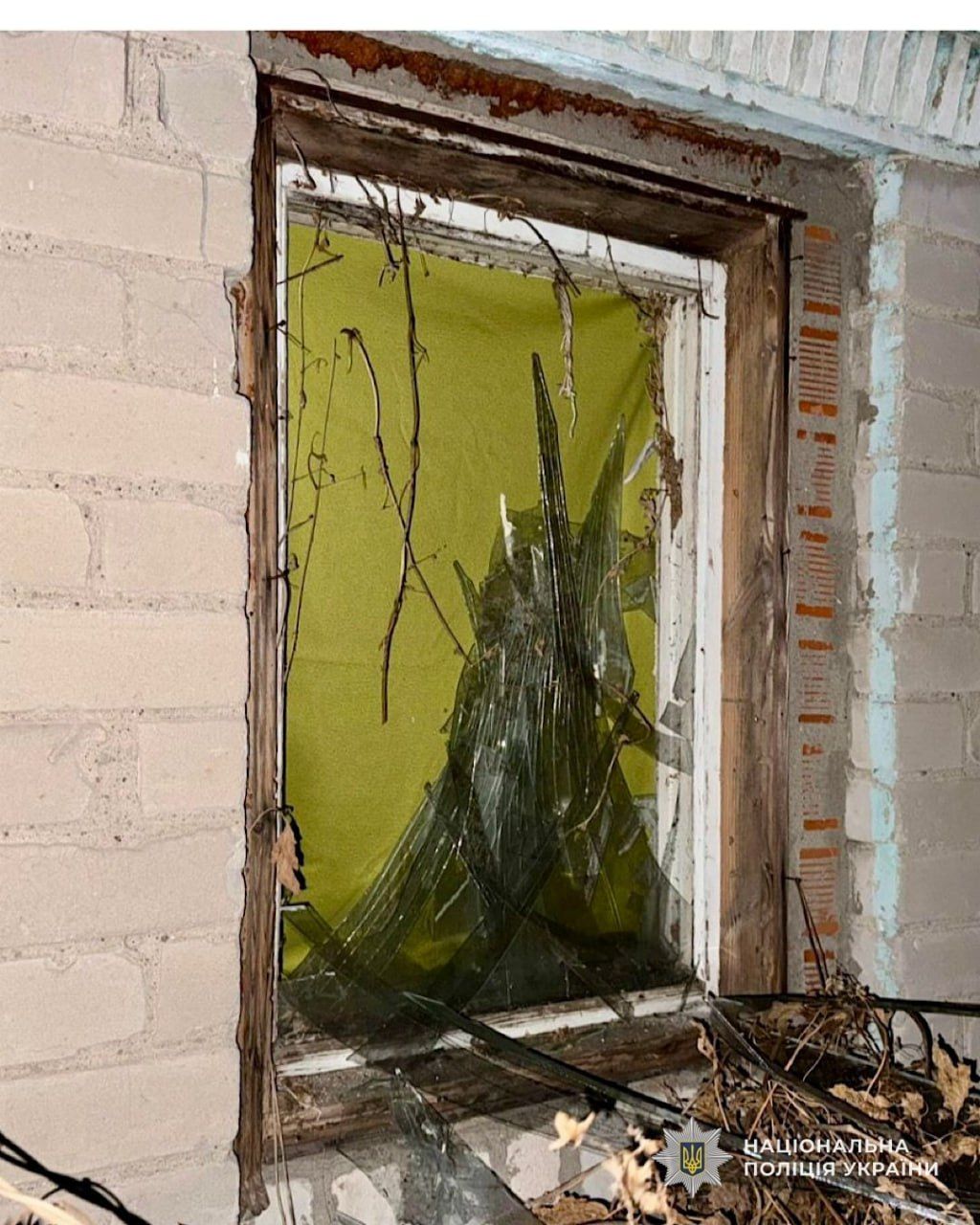 Пошкоджене вибуховою хвилею вікно