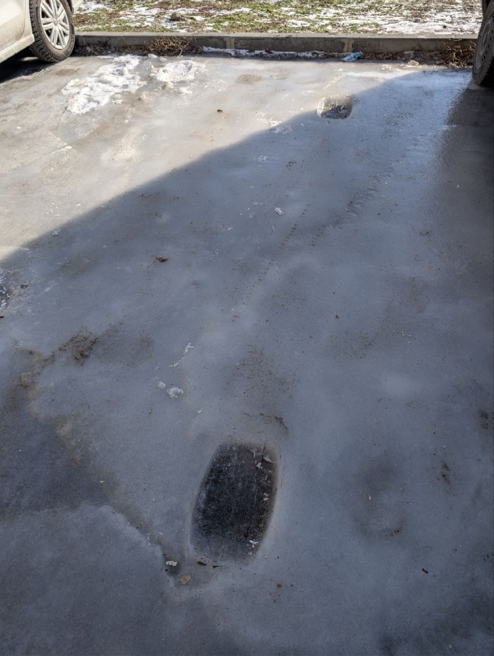 IMG_20260203_125315_100 Сліди від колес, які залишилися після того, як автівці вдалося вибратися