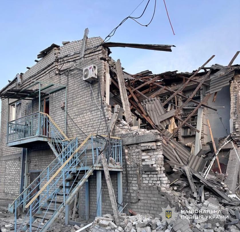 Одна із пошкоджених будівель