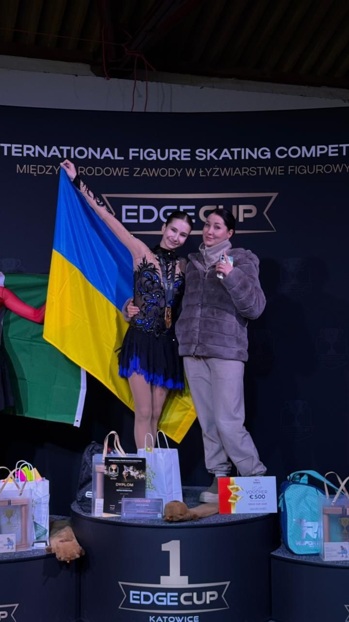 София Римшина с тренершей. Фото: НОК