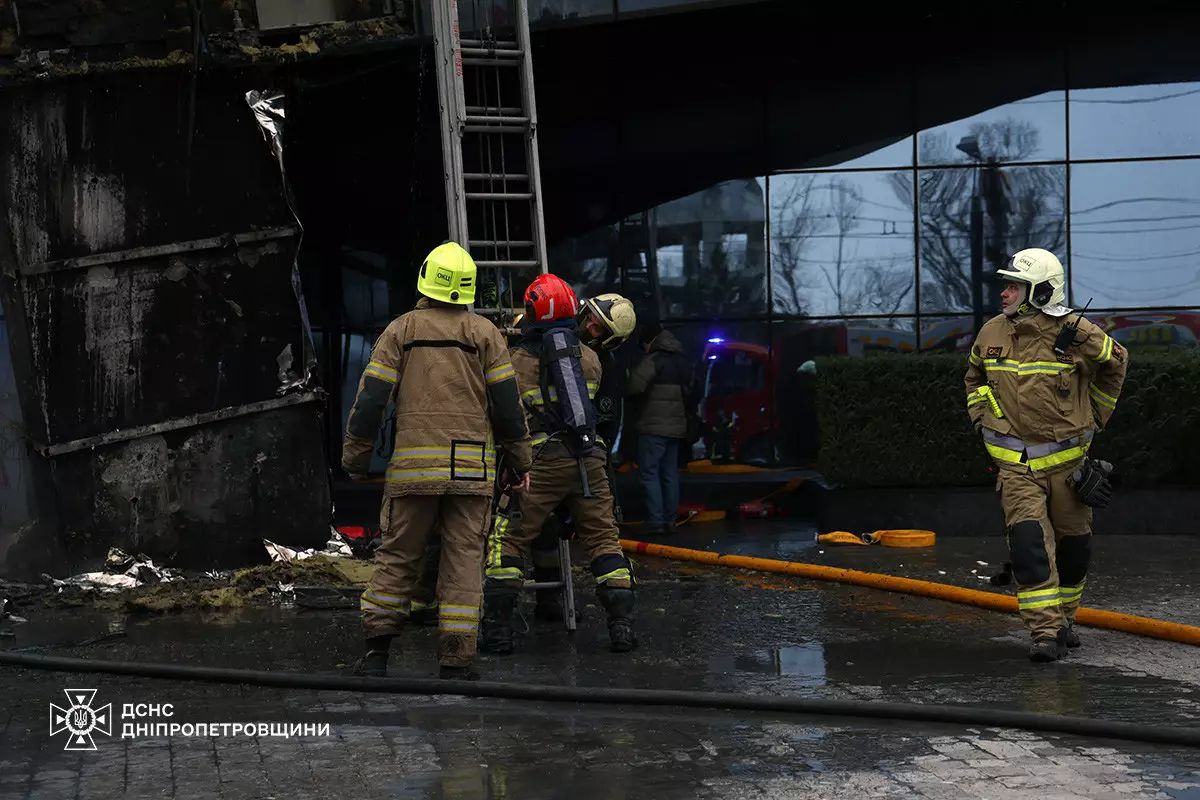 У Дніпрі на Набережній Перемоги горів бізнес-центр: деталі від ДСНС