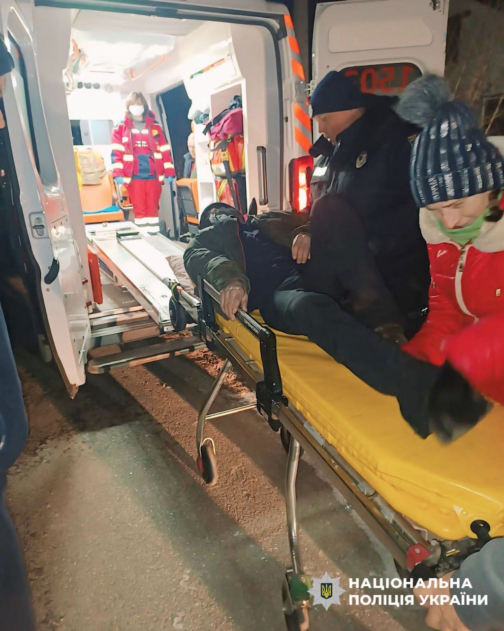 Мужчину забрали в больницу