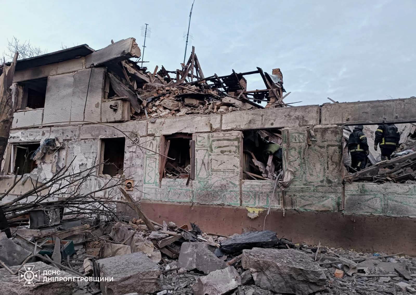 Зруйнована через обстріл споруда