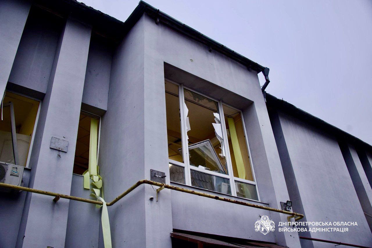 В Днепре в результате атаки повреждено частное предприятие. Фото: ДнепрОВА