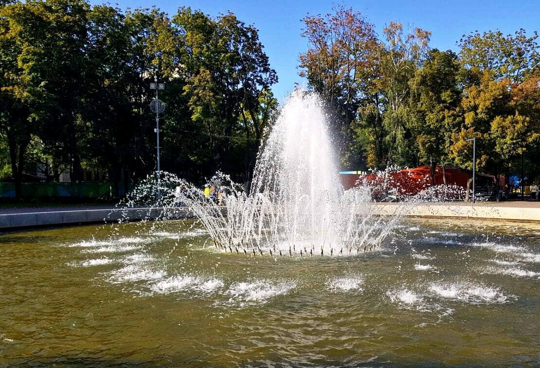 637853571_2427581681023391_762870072323940484_n Фонтан в сквере Героев