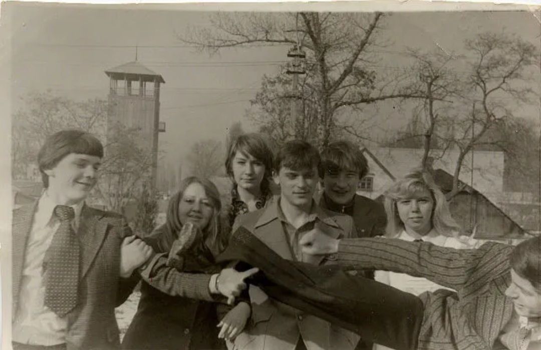 Пожарная башня на Солнечном мимо которой ходили школьники.