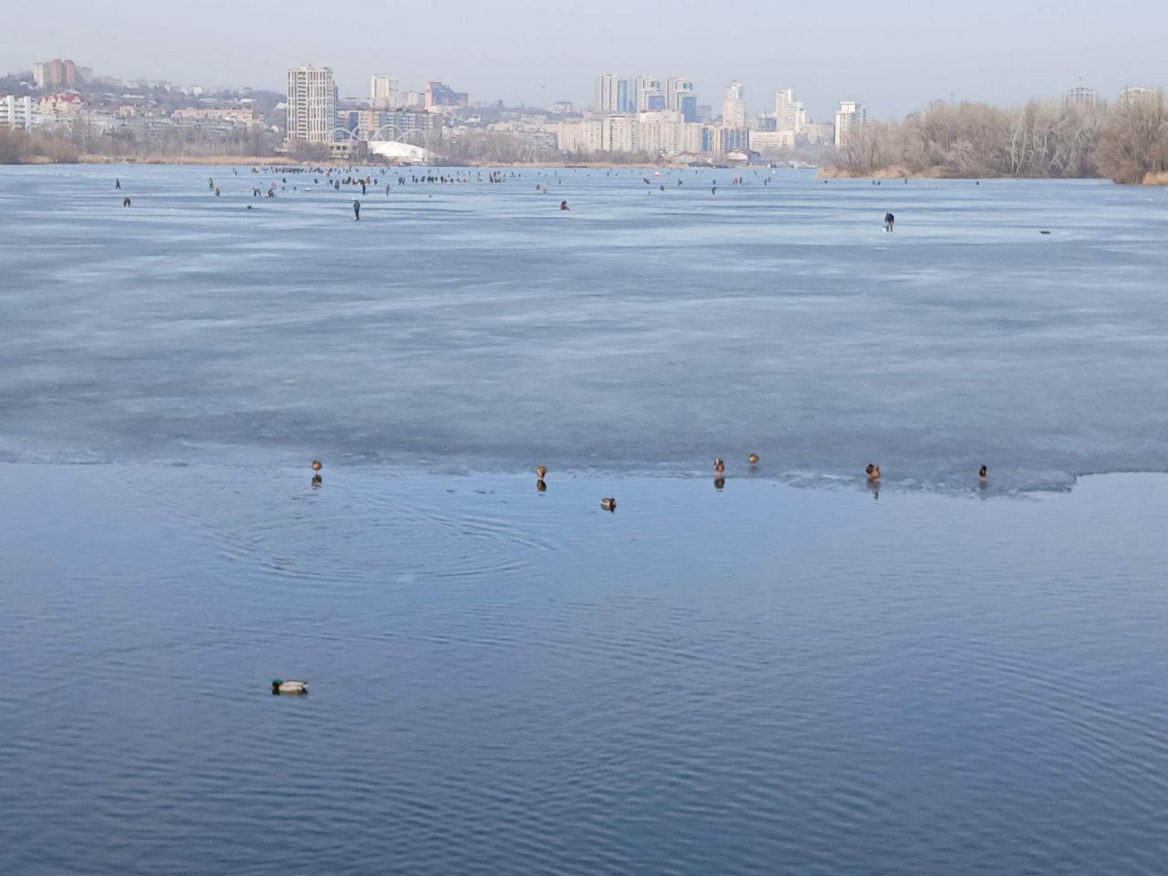 Річка вже тане