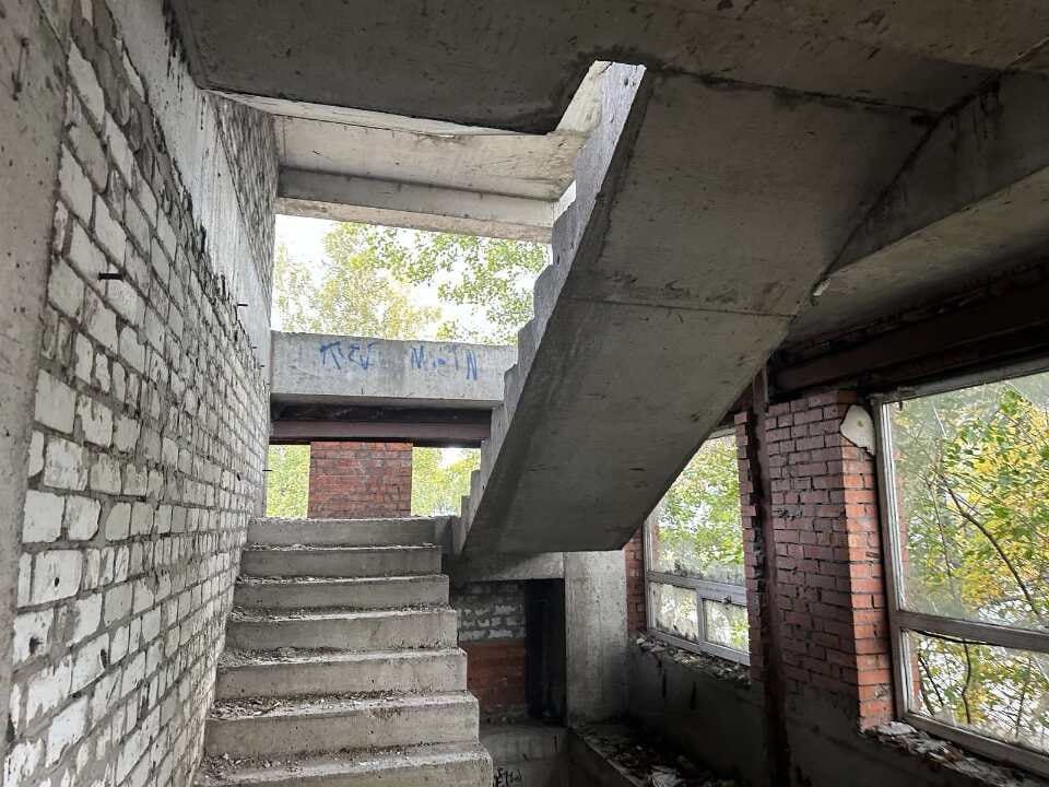 Будівля недобудована