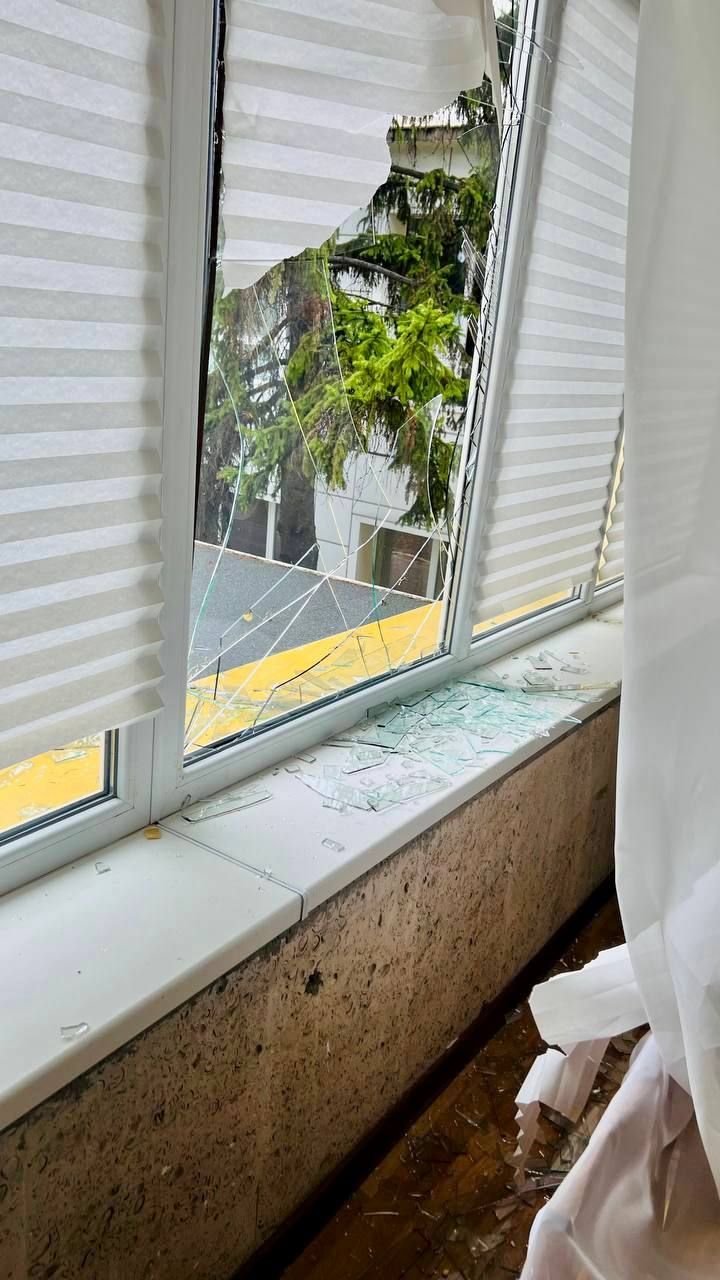 Зачепило три дитсадки: уточнені дані про наслідки удару в житловому кварталі Дніпра