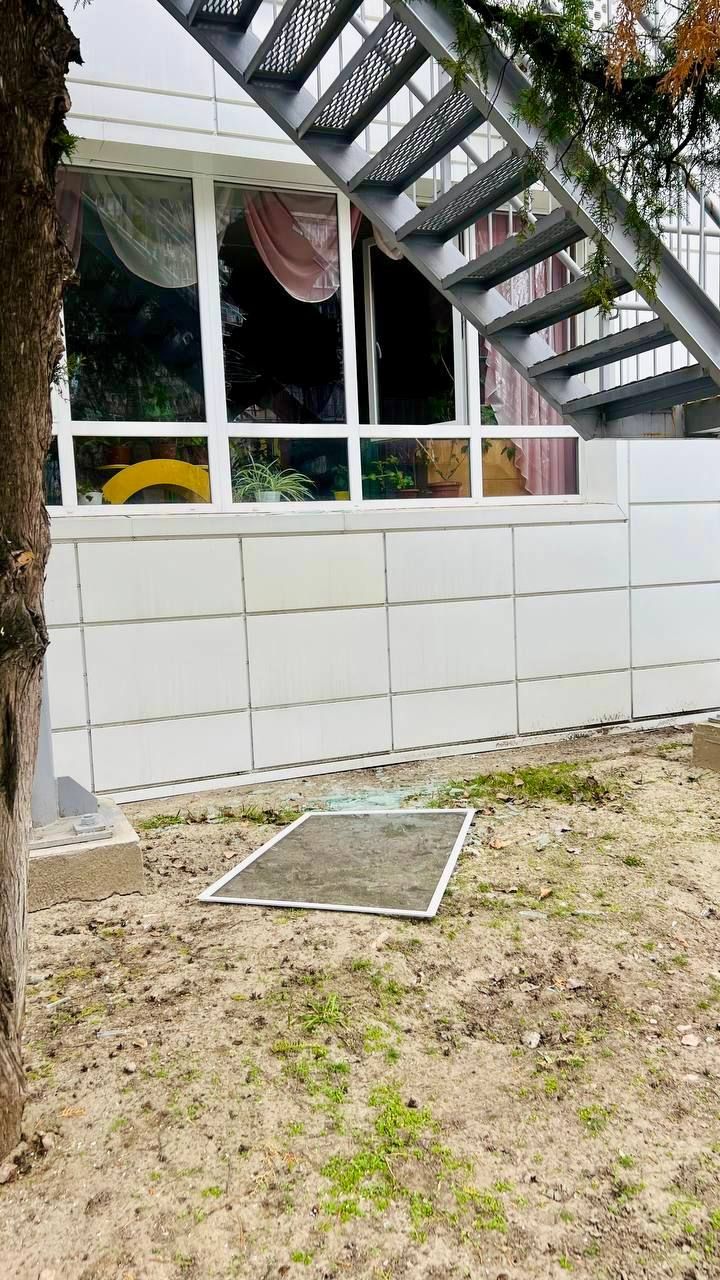 Зачепило три дитсадки: уточнені дані про наслідки удару в житловому кварталі Дніпра