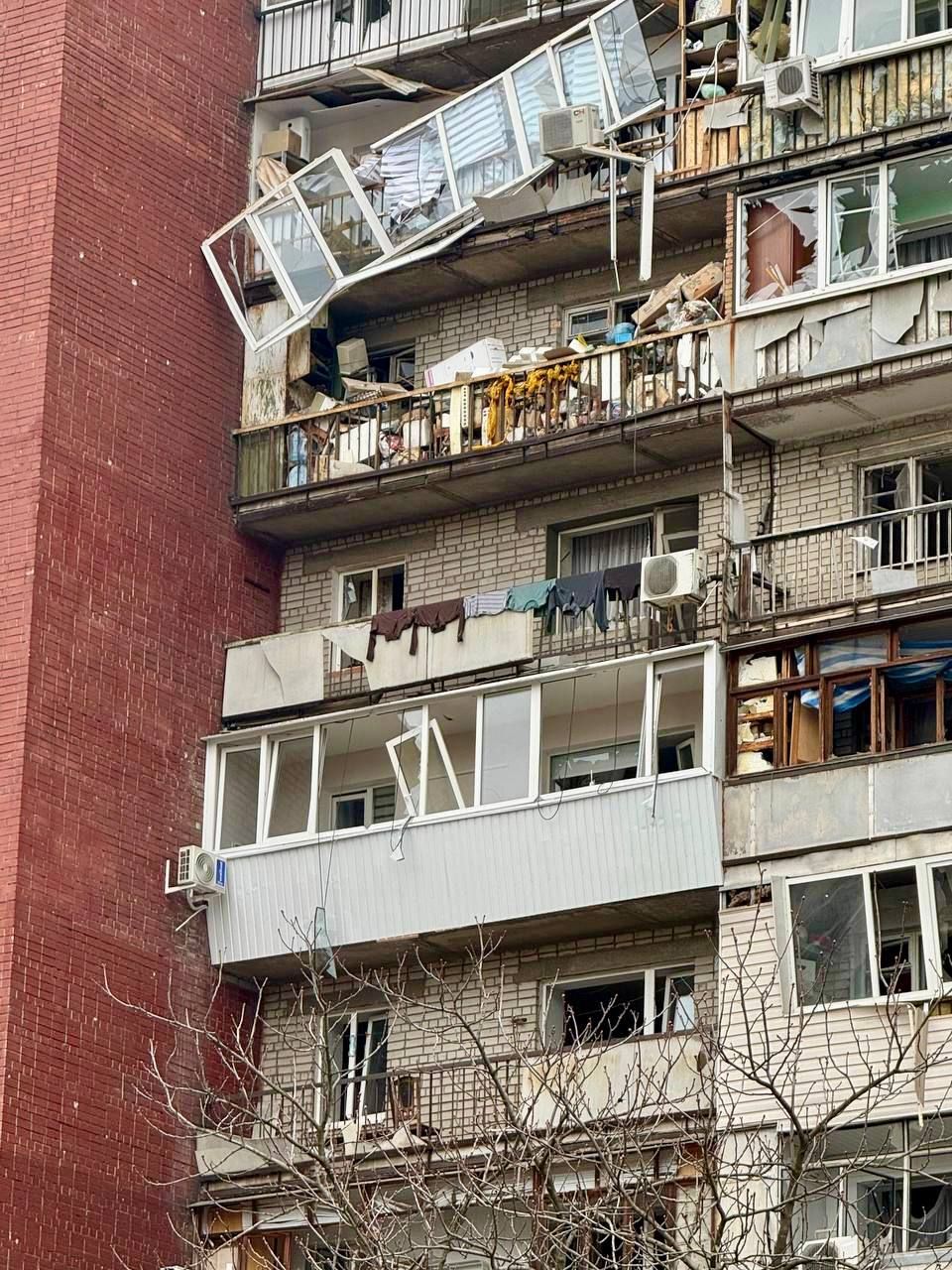 Зачепило три дитсадки: уточнені дані про наслідки удару в житловому кварталі Дніпра