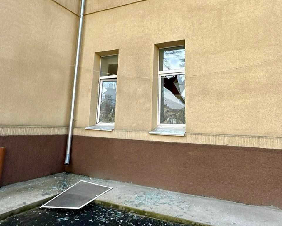 Вибито чимало вікон