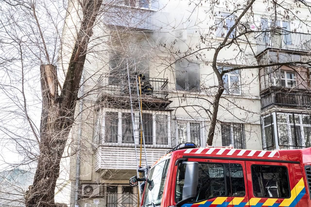 Пожежа триває