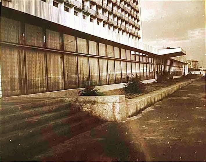 Вход в отель