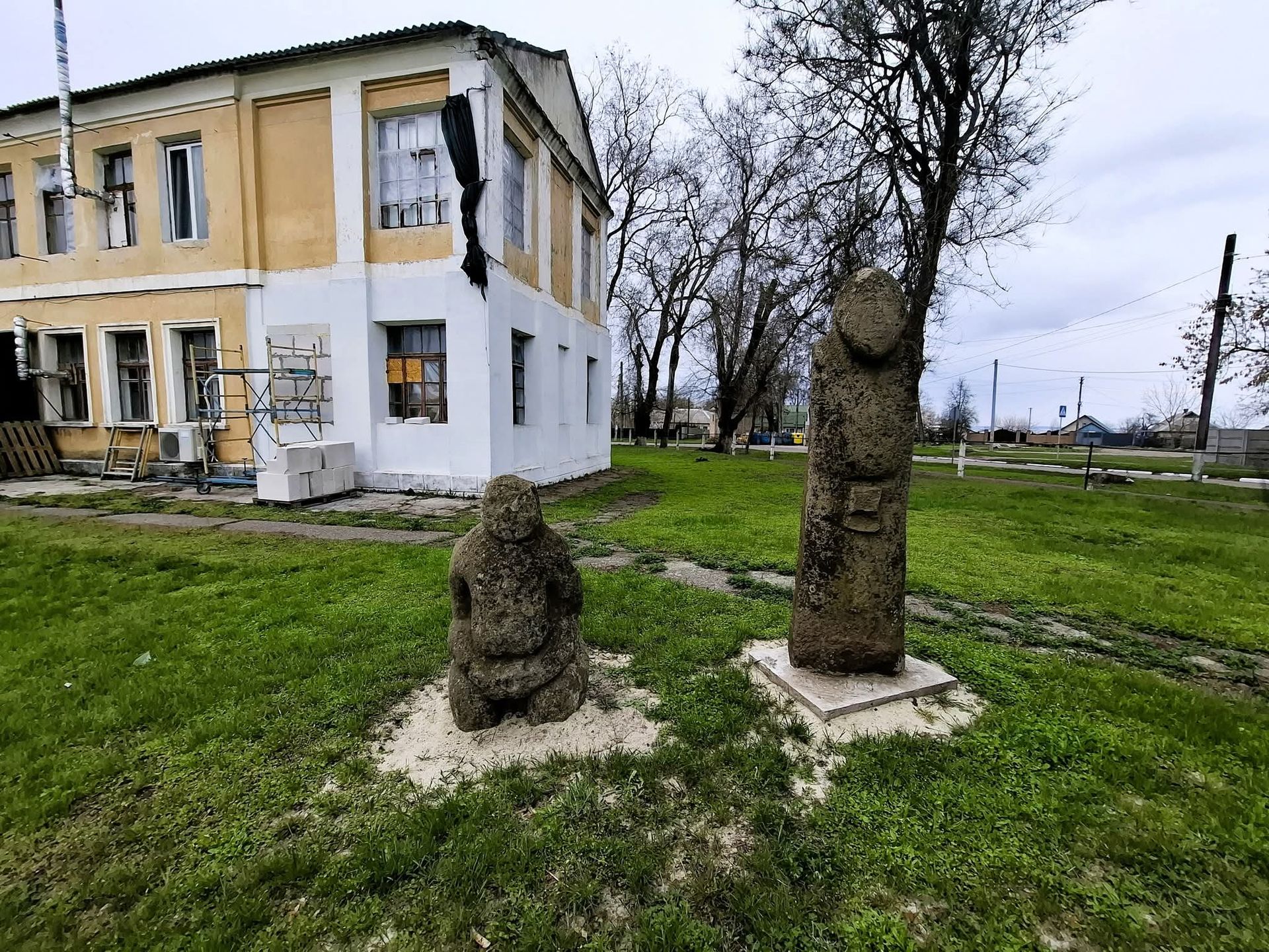 FB_IMG_1779953569528 Скульптури на території парку