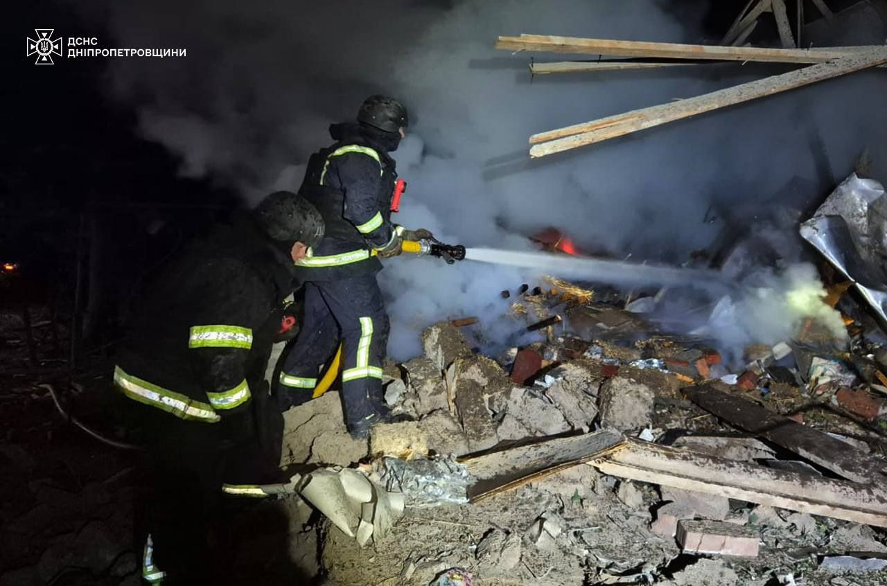 Возник пожар: в ГСЧС показали фото последствий вражеских атак по Павлограду