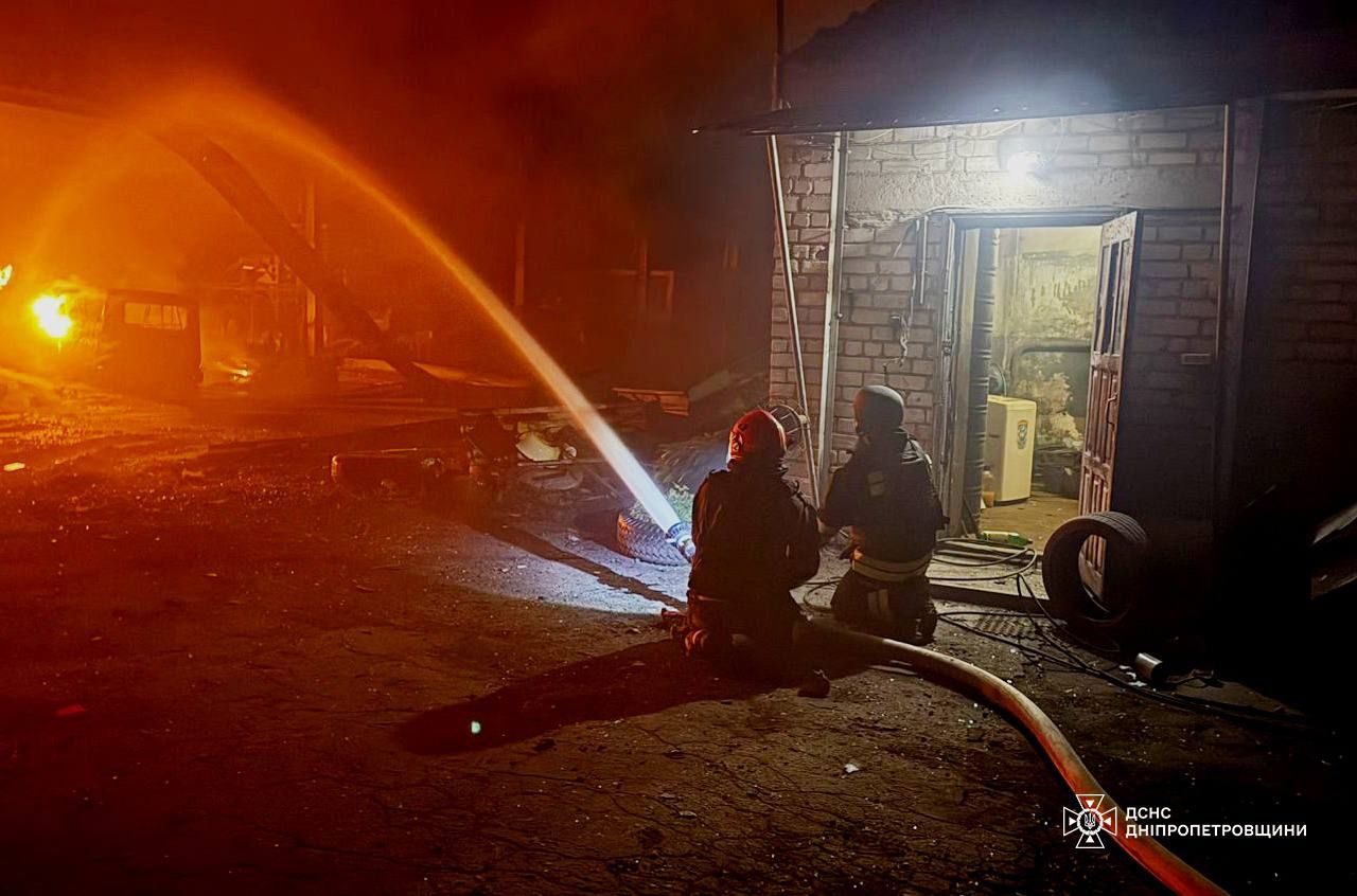 Возник пожар: в ГСЧС показали фото последствий вражеских атак по Павлограду