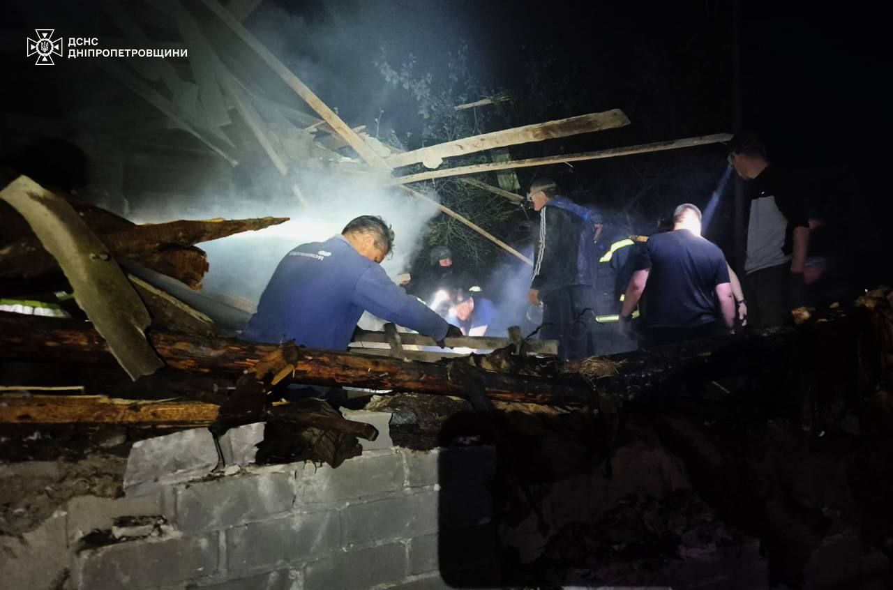 Возник пожар: в ГСЧС показали фото последствий вражеских атак по Павлограду