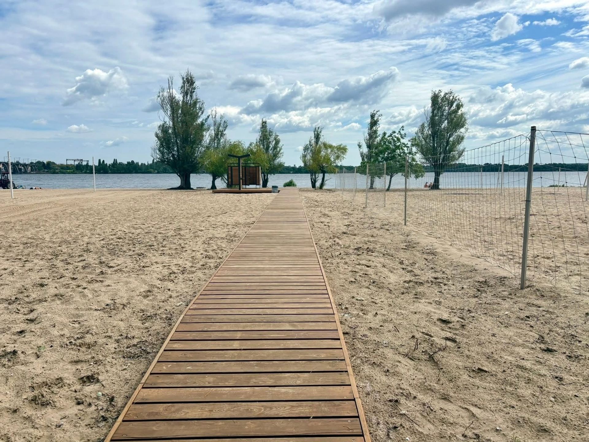 Пляж на острове Монастырь. Фото: Департамент парков.