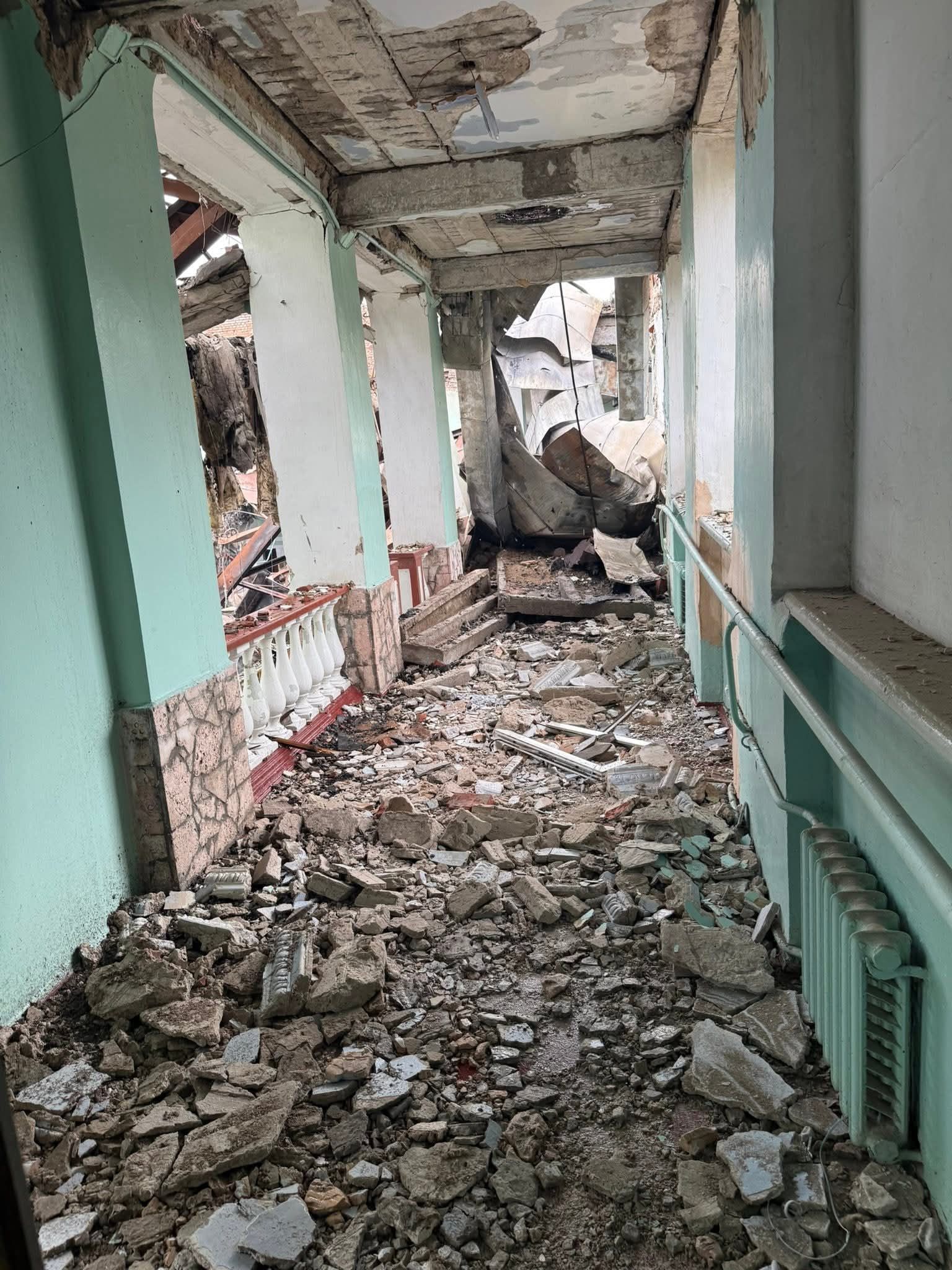 Помещения спорткомплекса разрушены