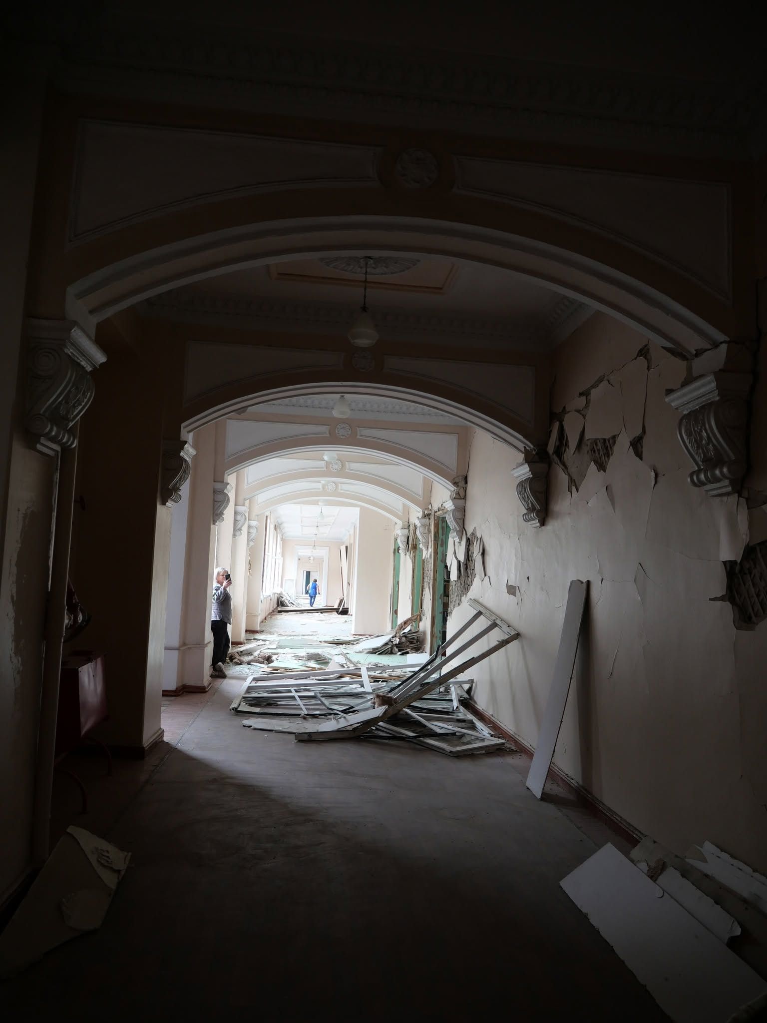 4 Повиносило вікна вибуховою хвилею