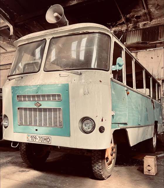 Автобус, який було пошкоджено