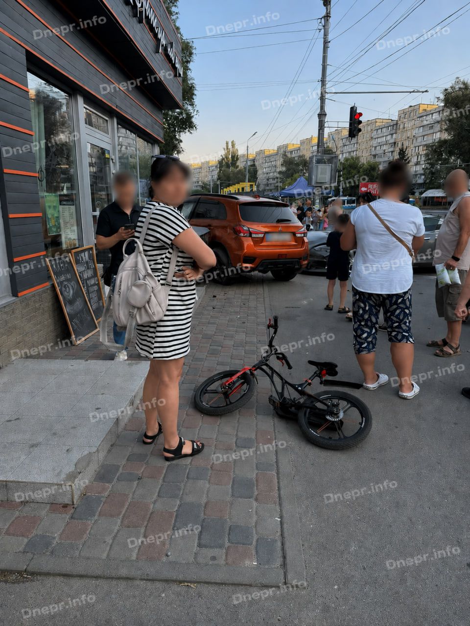 фото_2026-06-30_21-09-56 Машина врезалась в генератор на проспекте Героев