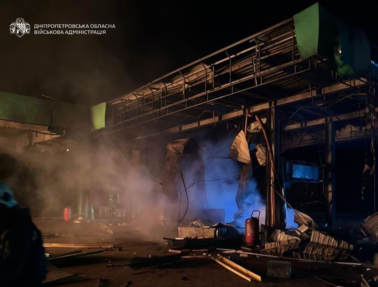 Под вражеской атакой находились 6 районов Днепропетровщины: в ОВА показали фото последствий