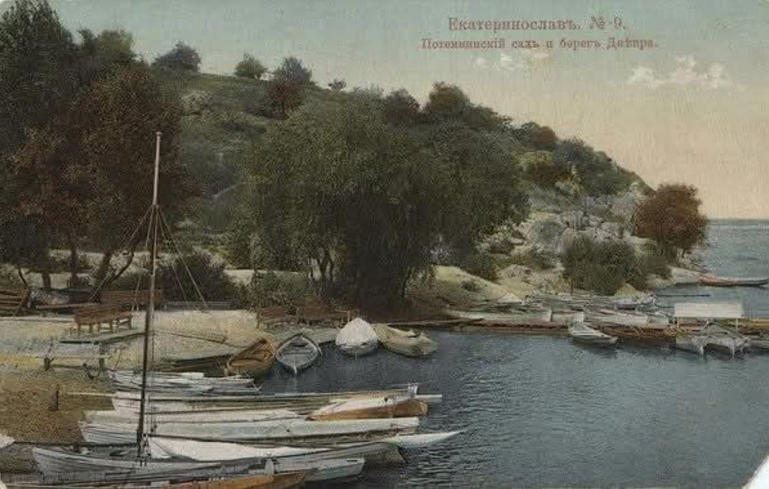 Човни біля берега