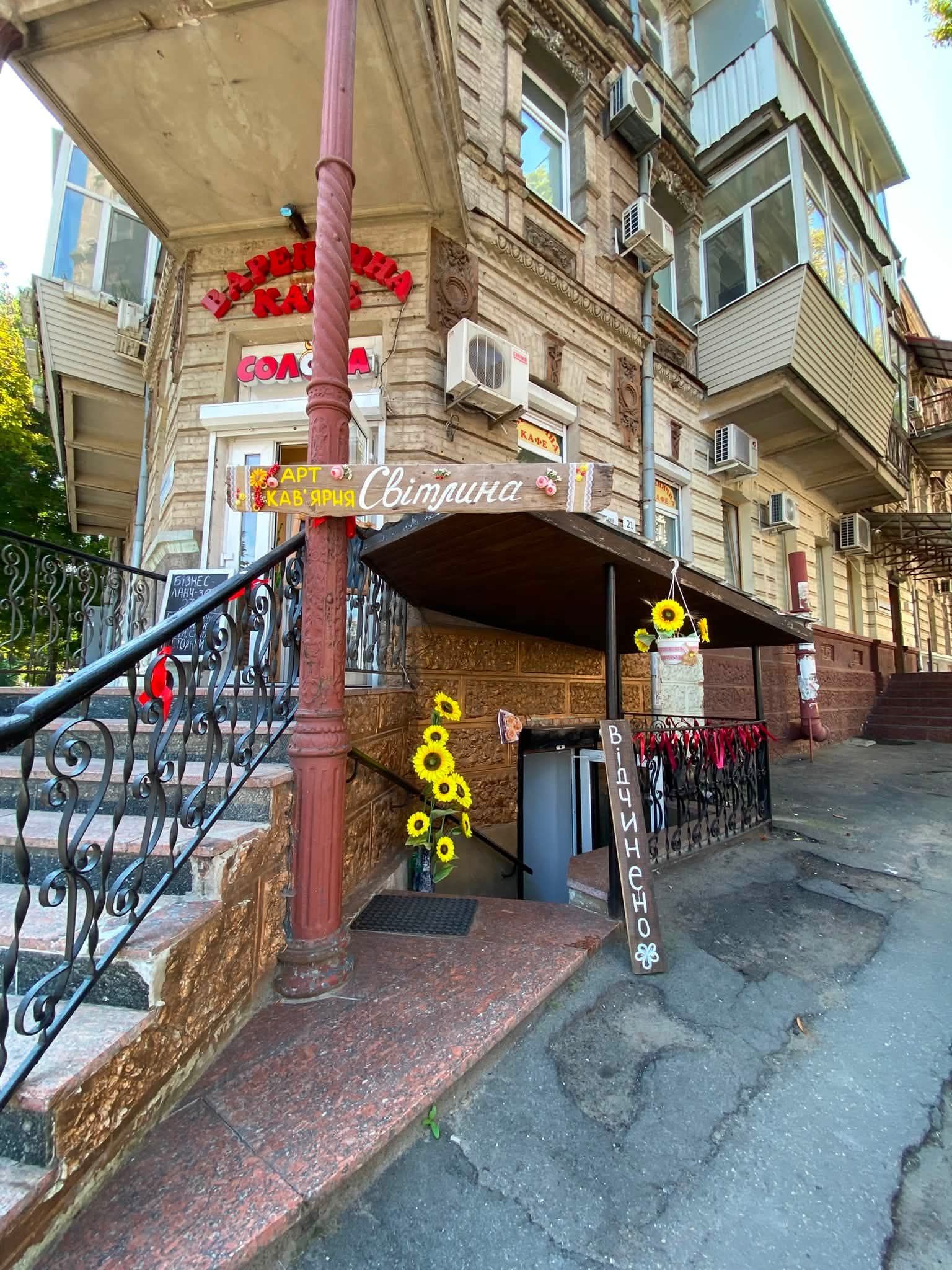 Вхід до лікарні 