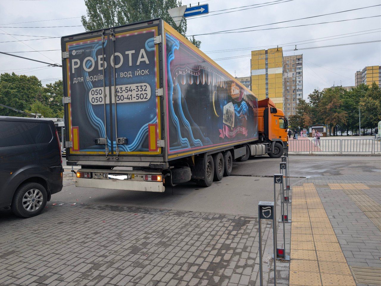 Рух на бульварі Слави та прилеглими вулицями ускладнено