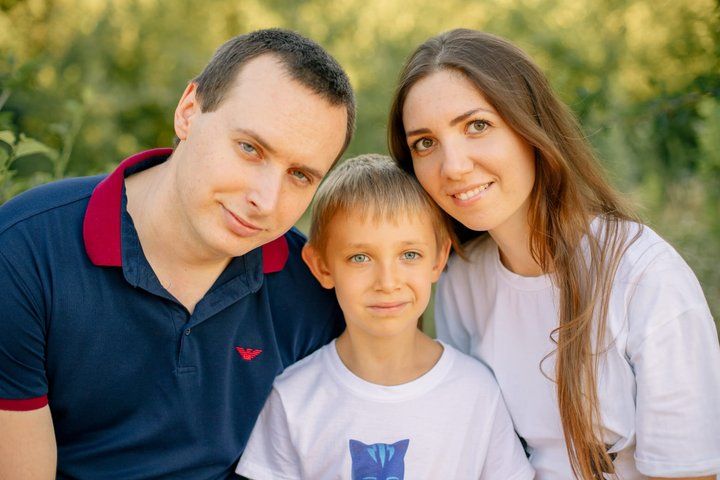 Евгений Яцына вместе с женой и сыном. Из личного архива Елены Яцины