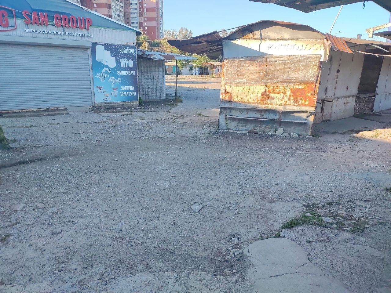 Торгові ряди пусті