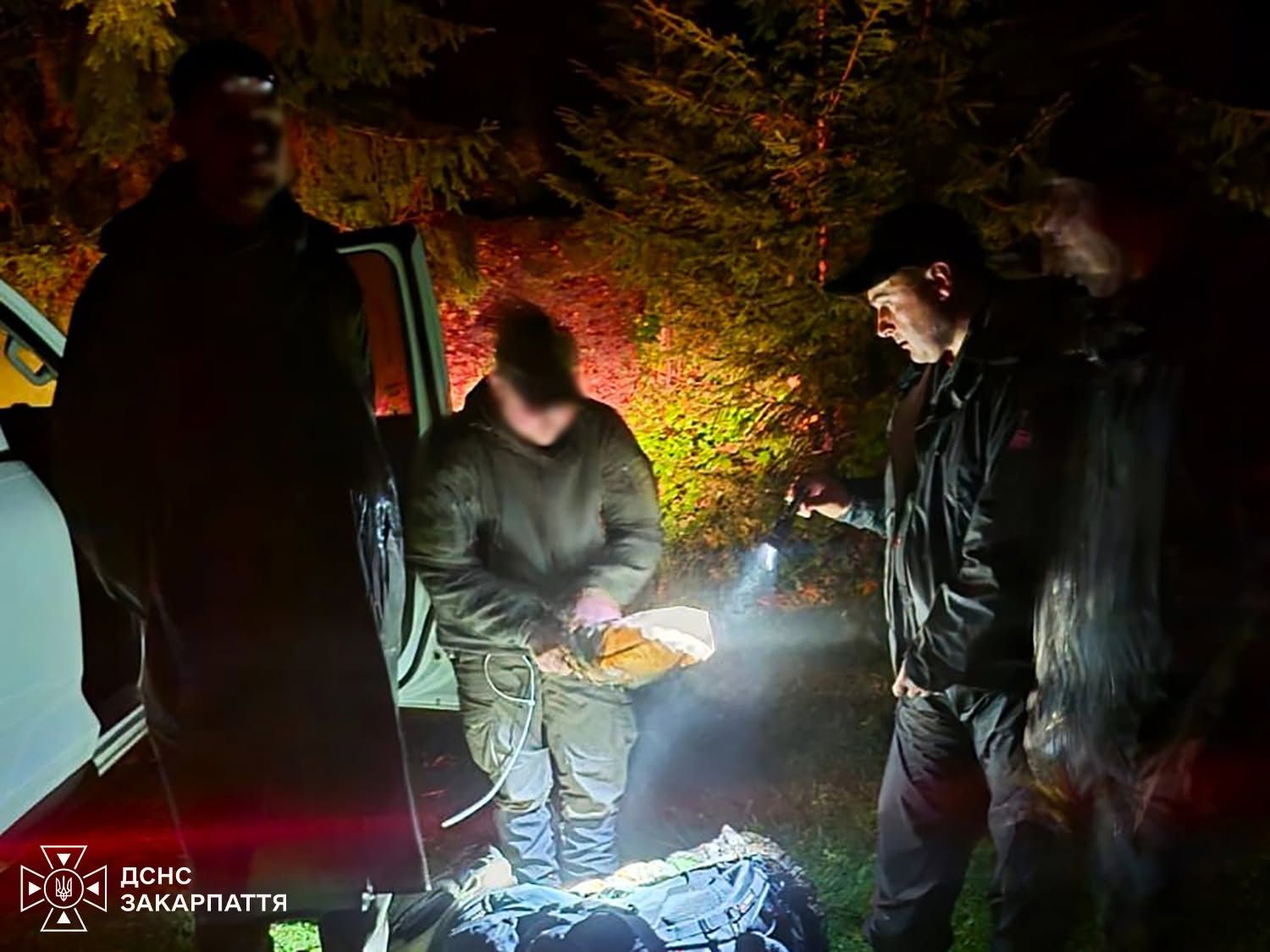 Гірські рятувальники зрештою вивели чоловіка з гір