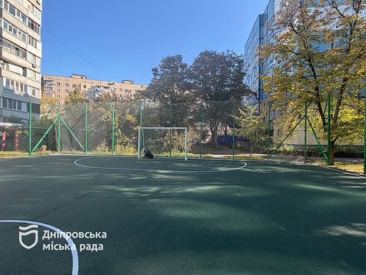 В Днепре на ж/м Победа открыли обновленное бесплатное футбольное поле