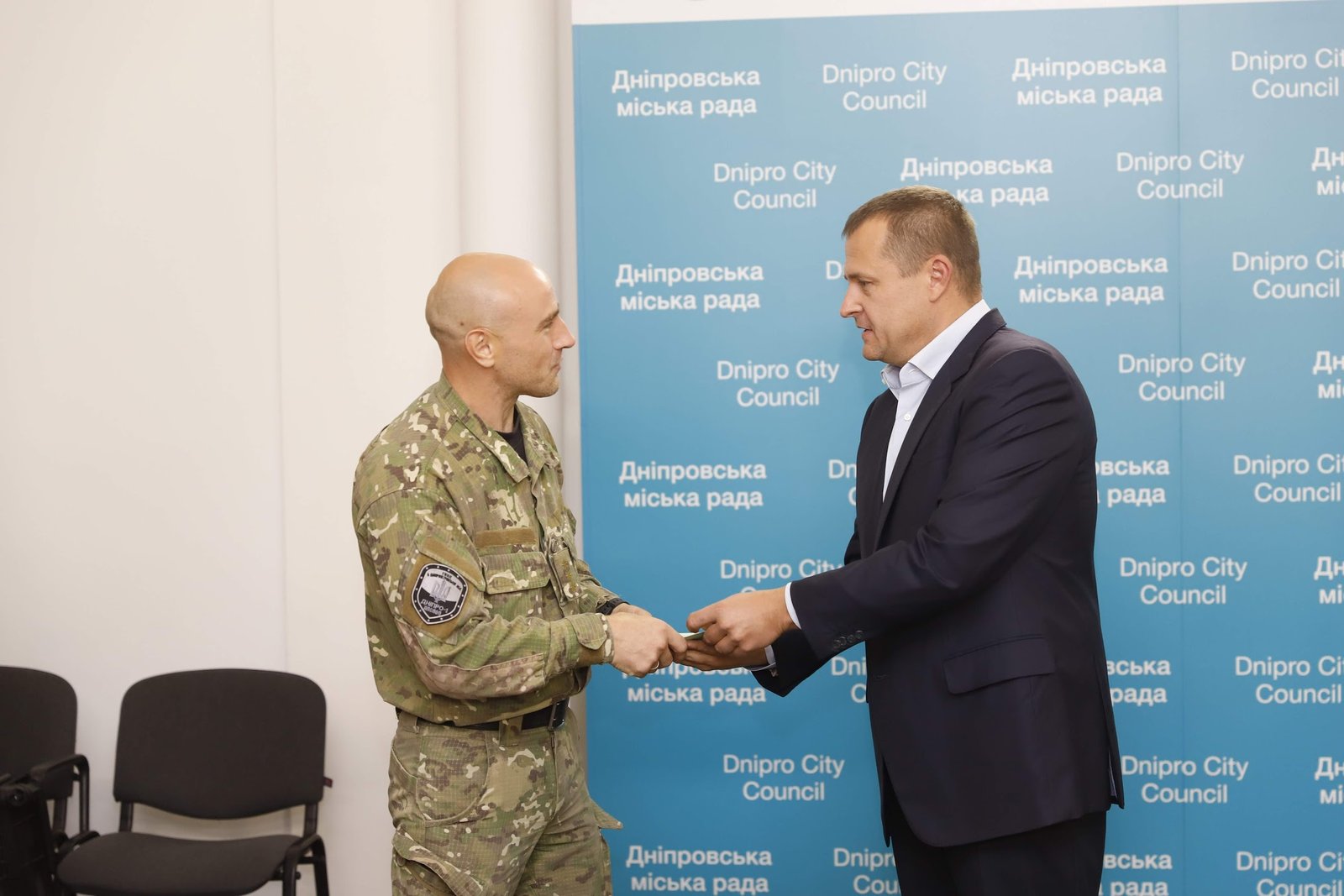 Новости Днепра про Филатов вручил военнослужащим ключи от квартир