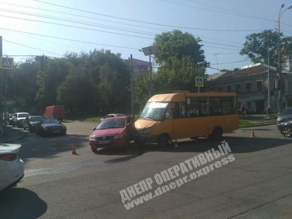 В Днепре маршрутка попала в ДТП. Новости Днепра