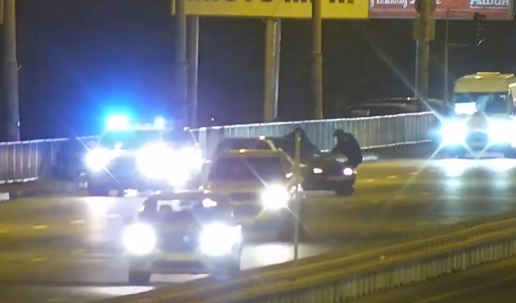 Новости Днепра про В сети опубликовано видео резонансного ночного задержания в Днепре