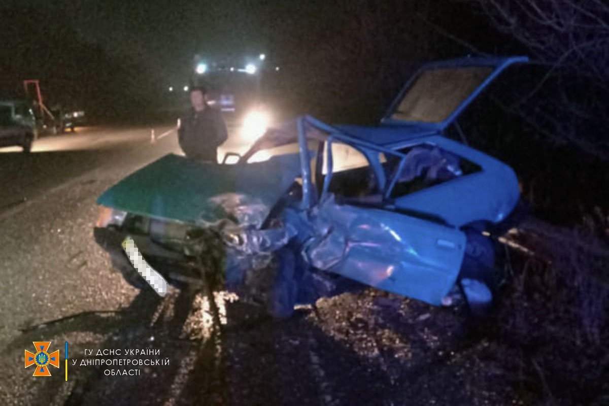 Новости Днепра про Под Днепром на трассе столкнулись две легковушки: пострадали 4 человека