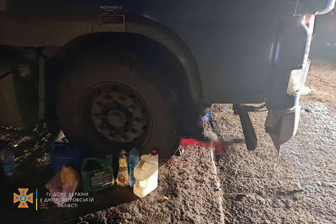 Новости Днепра про Под Днепром 46-летнего мужчину насмерть придавило кабиной фуры