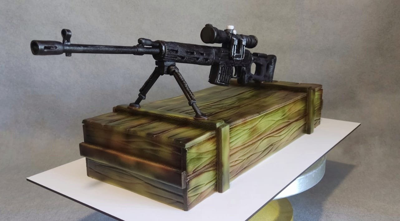 Новости Днепра про Не перестает удивлять: кондитер из Днепра создал сладкое оружие