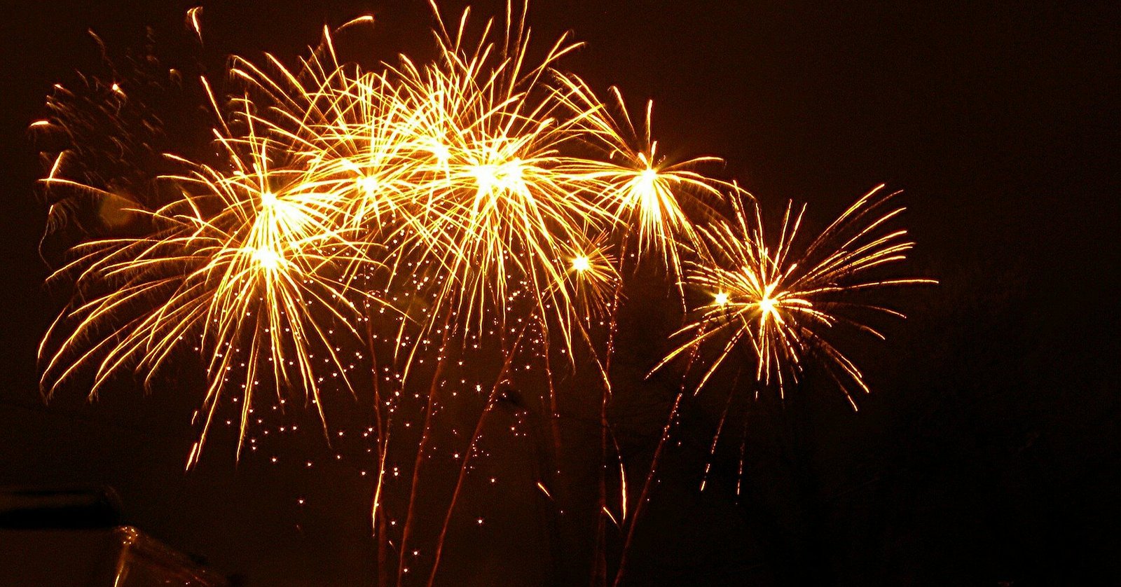 Новости Днепра про Магазины закрыть, нарушителей штрафовать: Зеленский поддержал запрет фейерверков в Украине