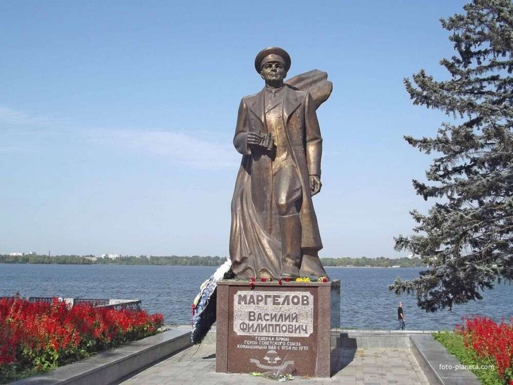 Новости Днепра про Днепряне предлагают демонтировать городской памятник военачальнику Маргелову: петиция