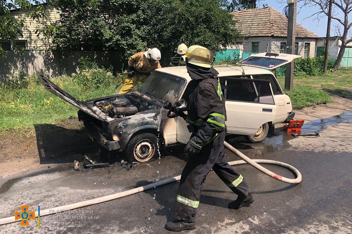 Новости Днепра про На Дніпропетровщині на ходу загорівся «ВАЗ-2104»